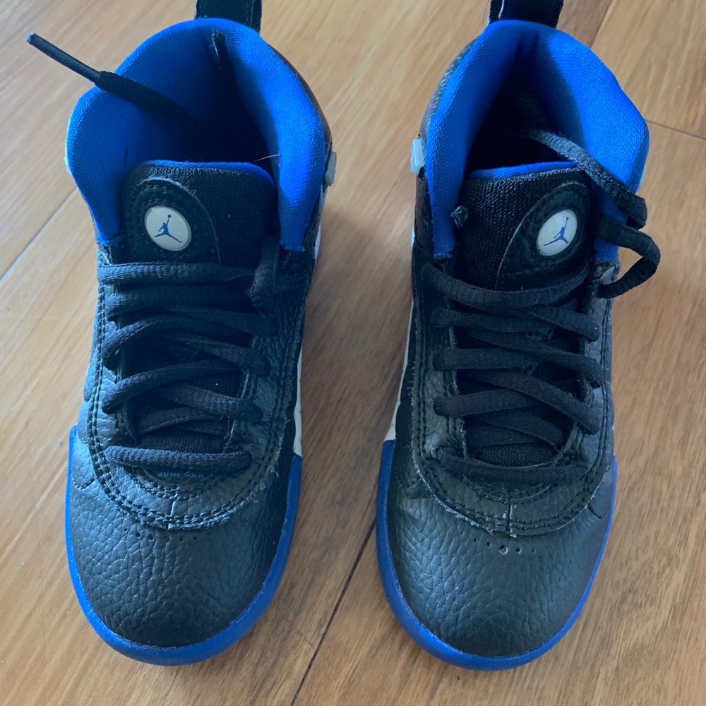 Kids Jordans size 11c